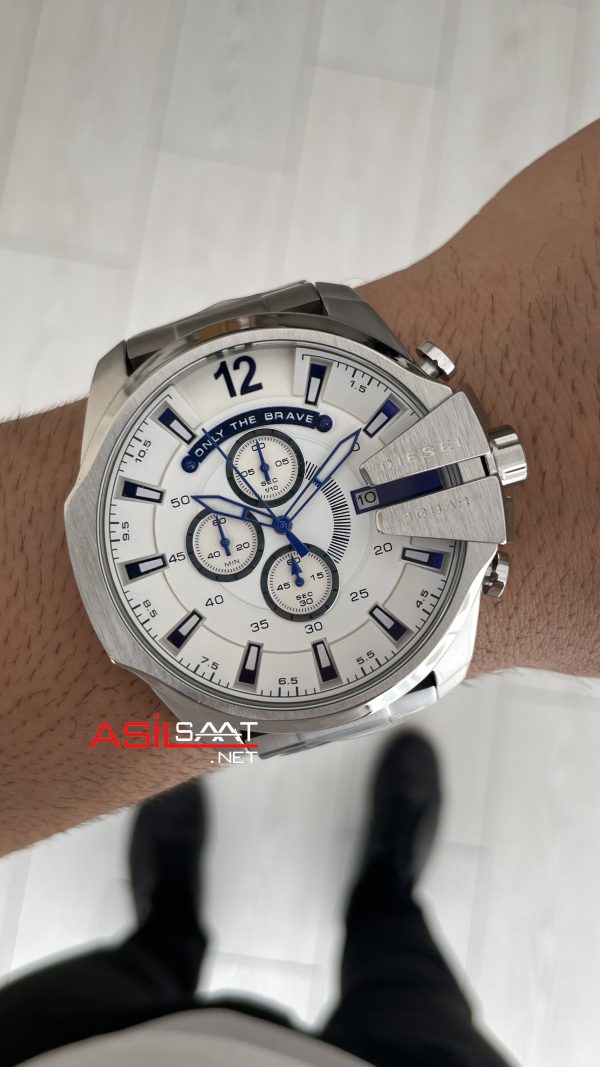 Diesel DZ4477 Mega Chief Beyaz Kadran 51mm Erkek Kol Saati Diesel DZ4477 Mega Chief Beyaz Kadran 51mm Erkek Kol Saati