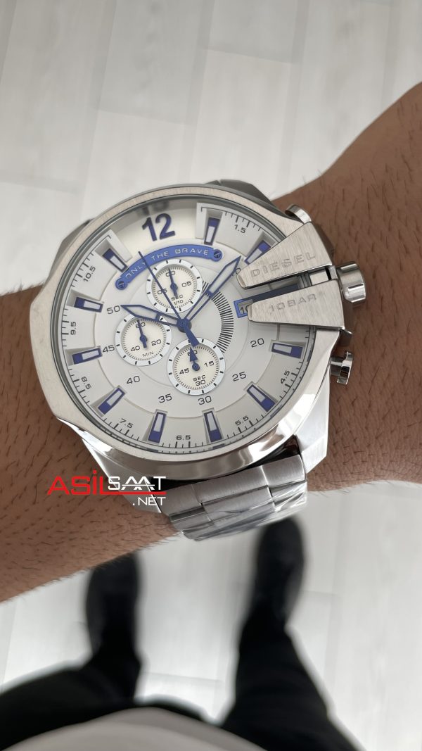 Diesel DZ4477 Mega Chief Beyaz Kadran 51mm Erkek Kol Saati Diesel DZ4477 Mega Chief Beyaz Kadran 51mm Erkek Kol Saati
