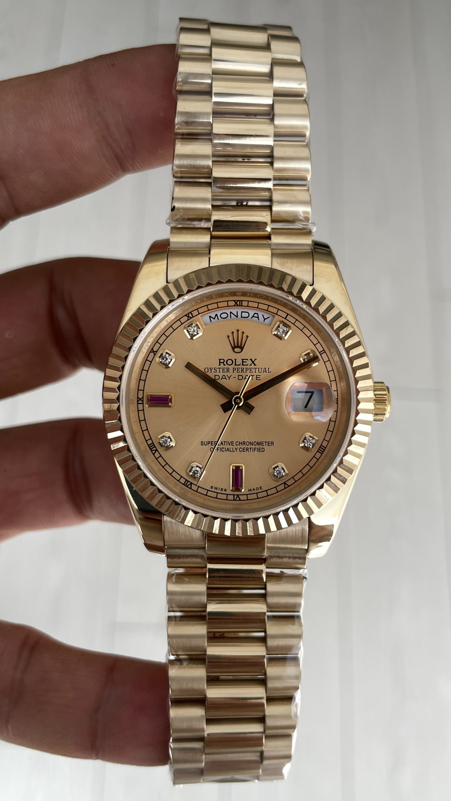 Rolex Day Date Ruby Champagne 228238 President 40mm Gold Replika Saat Rolex Day Date Ruby Champagne 228238 President 40mm Gold Replika Saat
