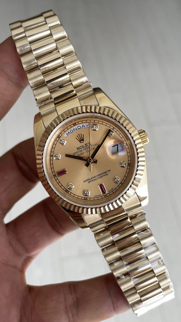 Rolex Day Date Ruby Champagne 228238 President 40mm Gold Replika Saat Rolex Day Date Ruby Champagne 228238 President 40mm Gold Replika Saat