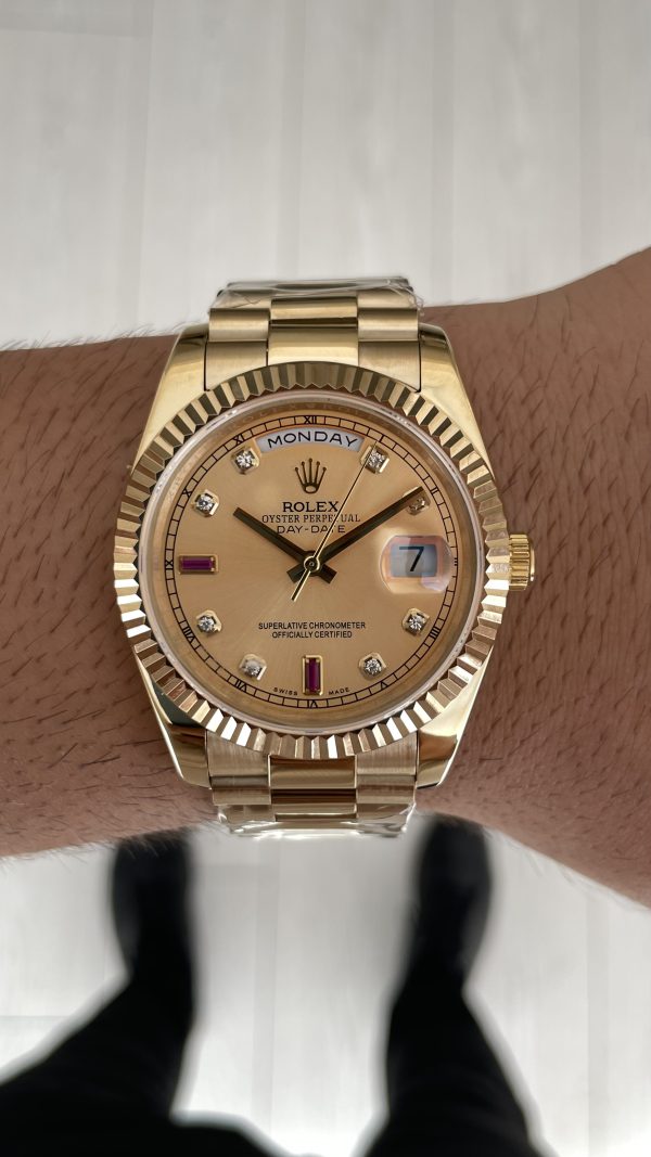 Rolex Day Date Ruby Champagne 228238 President 40mm Gold Replika Saat Rolex Day Date Ruby Champagne 228238 President 40mm Gold Replika Saat