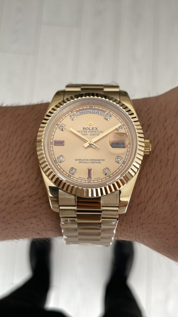Rolex Day Date Ruby Champagne 228238 President 40mm Gold Replika Saat Rolex Day Date Ruby Champagne 228238 President 40mm Gold Replika Saat