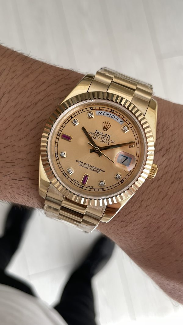 Rolex Day Date Ruby Champagne 228238 President 40mm Gold Replika Saat Rolex Day Date Ruby Champagne 228238 President 40mm Gold Replika Saat