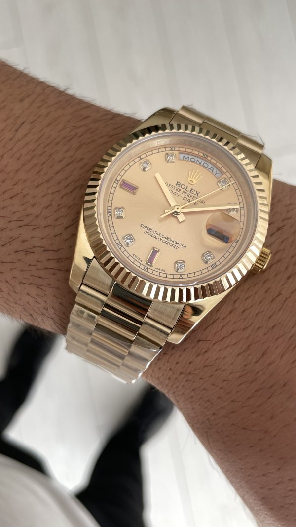 Rolex Day Date Ruby Champagne 228238 President 40mm Gold Replika Saat Rolex Day Date Ruby Champagne 228238 President 40mm Gold Replika Saat