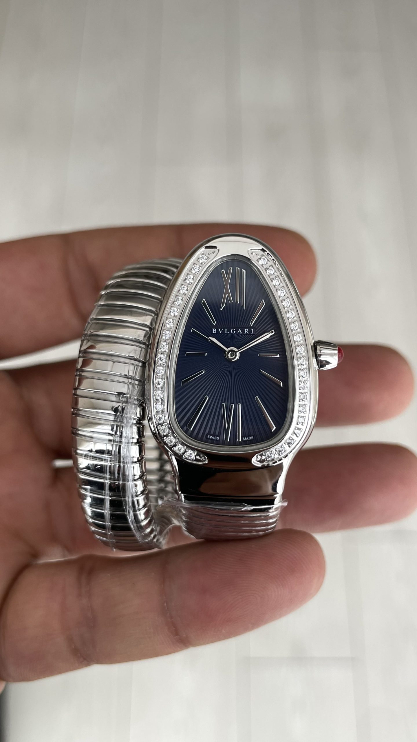 Bulgari Serpenti Tubogas Diamond Mavi Kadran Silver 35mm Kadın Kol Saati Bulgari Serpenti Tubogas Diamond Mavi Kadran Silver 35mm Kadın Kol Saati
