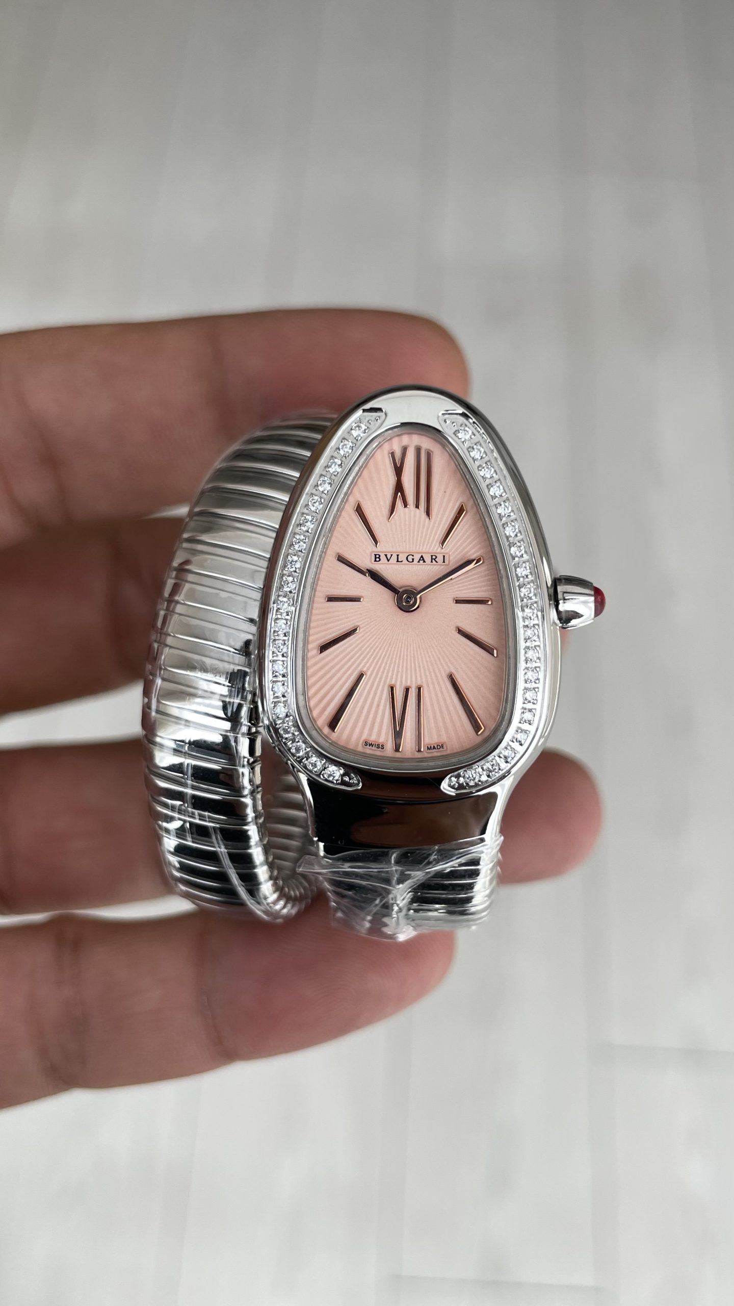 Bulgari Serpenti Tubogas Diamond Pembe 35mm Kadın Kol Saati Bulgari Serpenti Tubogas Diamond Pembe 35mm Kadın Kol Saati