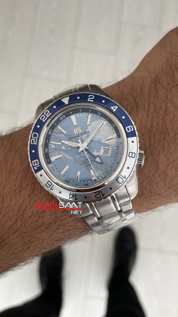 Grand Seiko GMT Sport Collection 44mm Buz Mavisi Kadran Replika Saat Grand Seiko GMT Sport Collection 44mm Buz Mavisi Kadran Replika Saat