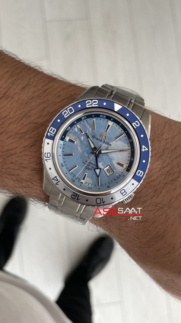 Grand Seiko GMT Sport Collection 44mm Buz Mavisi Kadran Replika Saat Grand Seiko GMT Sport Collection 44mm Buz Mavisi Kadran Replika Saat