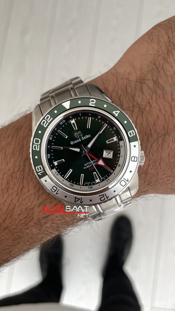 Grand Seiko GMT Sport Collection 44mm Yeşil Kadran Replika Saat Grand Seiko GMT Sport Collection 44mm Yeşil Kadran Replika Saat