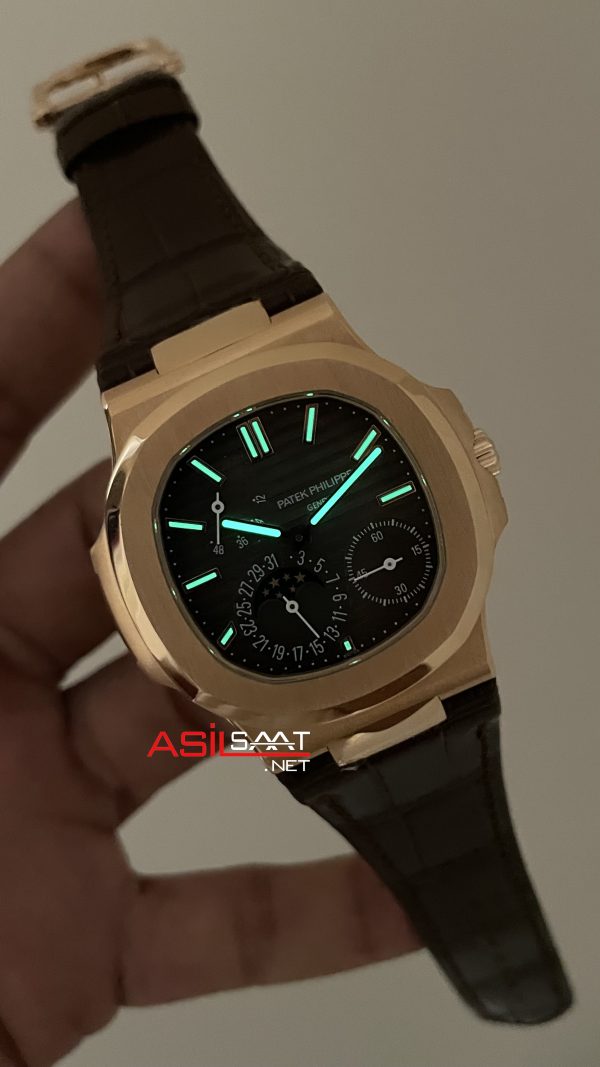 Patek Philippe Nautilus 5712 Moonphase Power Reserve Kahverengi 40mm Rosegold Brown Leather Strap PPF Factory Super Clone Swiss ETA Saat Patek Philippe Nautilus 5712 Moonphase Power Reserve Kahverengi 40mm Rosegold Brown Leather Strap PPF Factory Super Clone Swiss ETA Saat