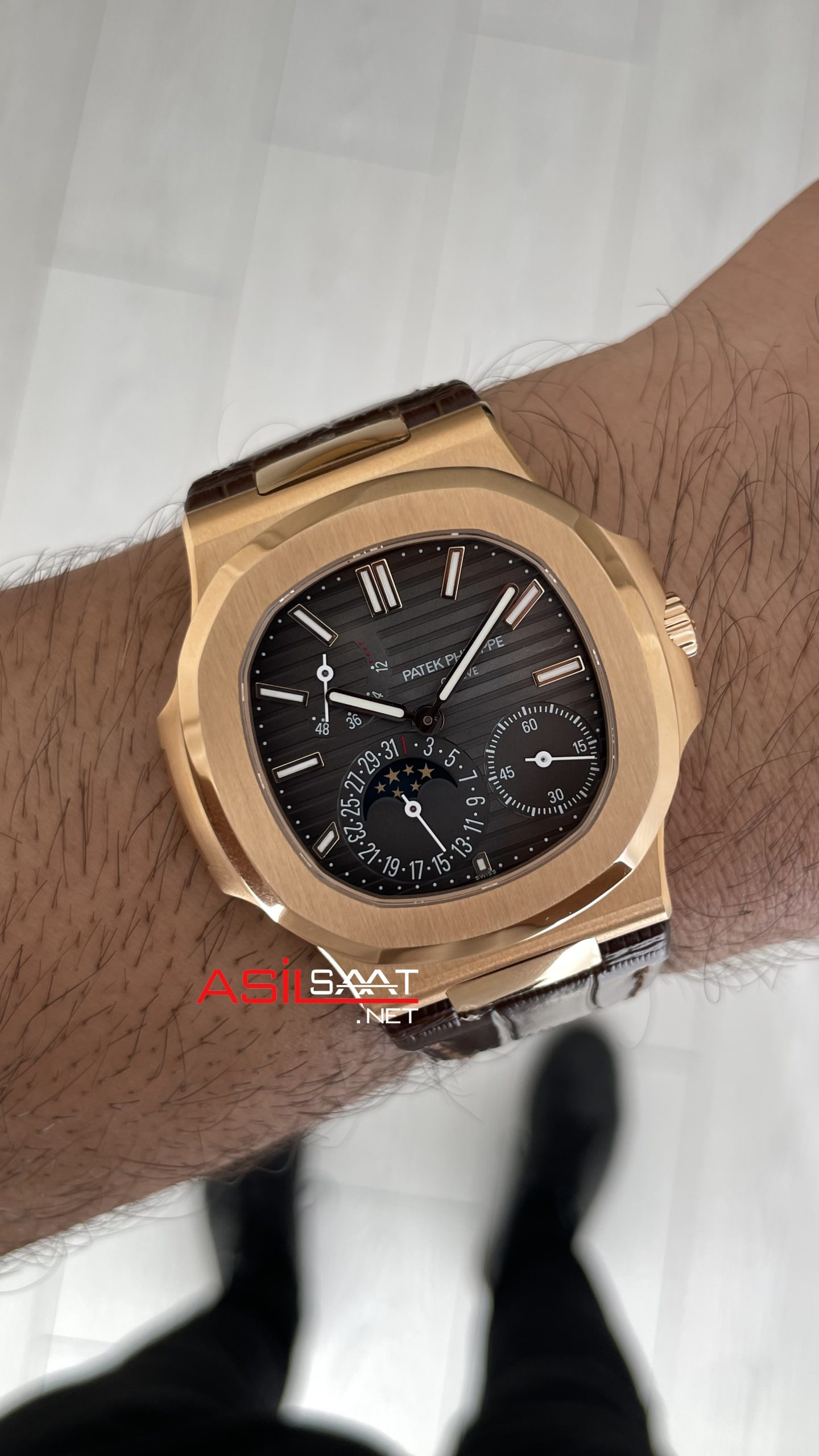Patek Philippe Nautilus 5712 Moonphase Power Reserve Kahverengi 40mm Rosegold Brown Leather Strap PPF Factory Super Clone Swiss ETA Saat
