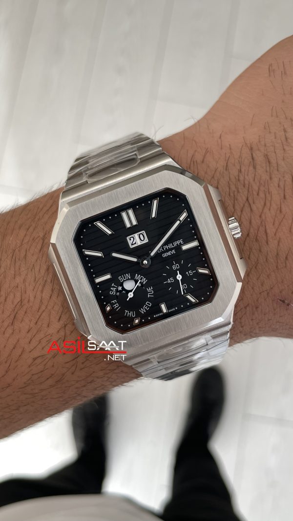 Patek Philippe Cubitus 5822P Date Day Moon Phase 45mm Silver Siyah Kadran