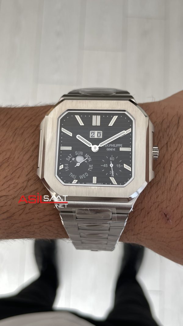 Patek Philippe Cubitus 5822P Date Day Moon Phase 45mm Silver Siyah Kadran