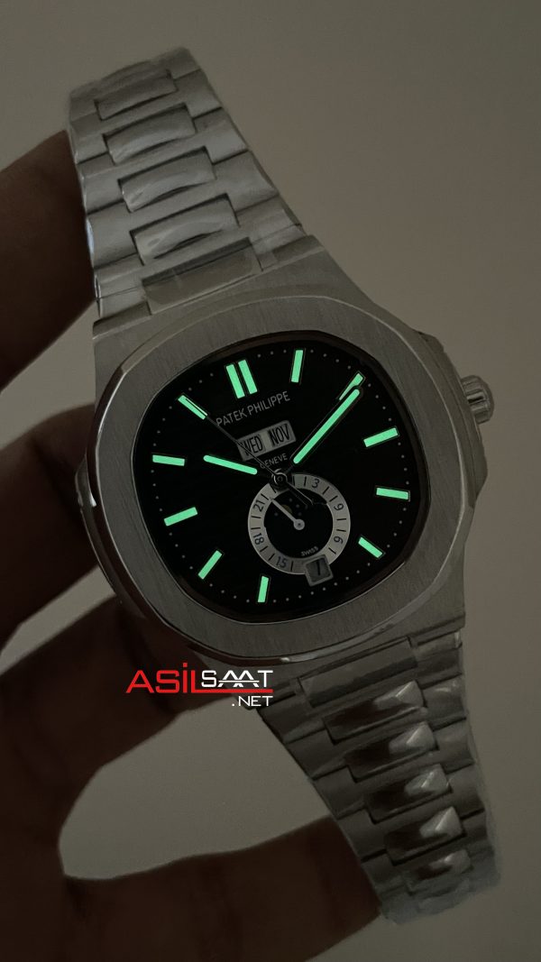 Patek Philippe Nautilus 5726 Annual Calendar Moonphase Silver Siyah Kadran Replika Saat Patek Philippe Nautilus 5726 Annual Calendar Moonphase Silver Siyah Kadran Replika Saat