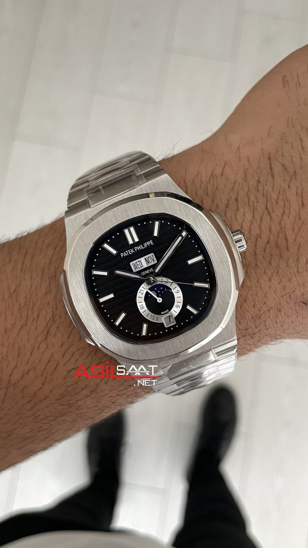 Patek Philippe Nautilus 5726 Annual Calendar Moonphase Silver Siyah Kadran Replika Saat Patek Philippe Nautilus 5726 Annual Calendar Moonphase Silver Siyah Kadran Replika Saat
