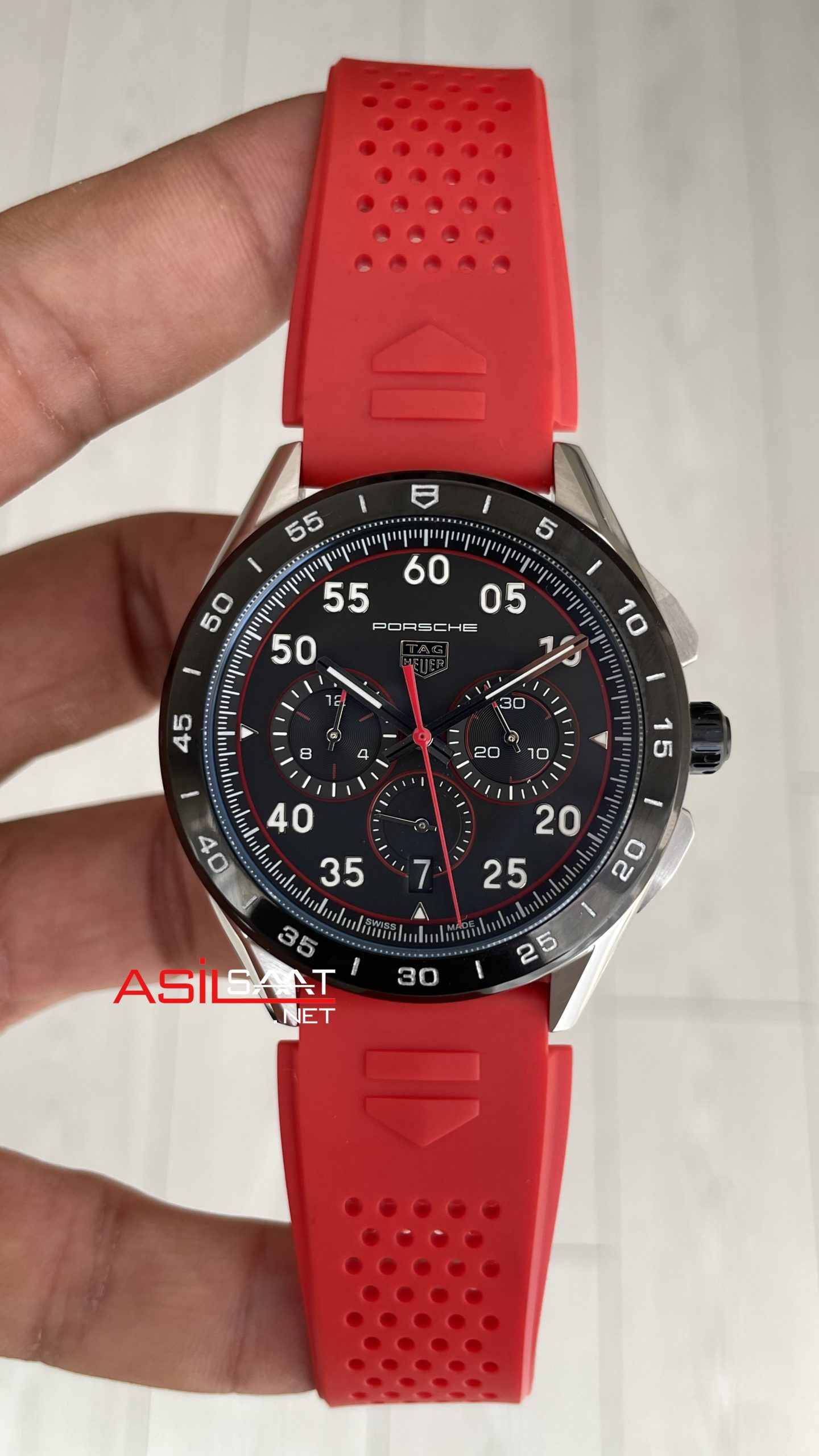 TAG Heuer Porsche Carrera Chronograph 44mm Kırmızı Replika Saat TAG Heuer Porsche Carrera Chronograph 44mm Kırmızı Replika Saat
