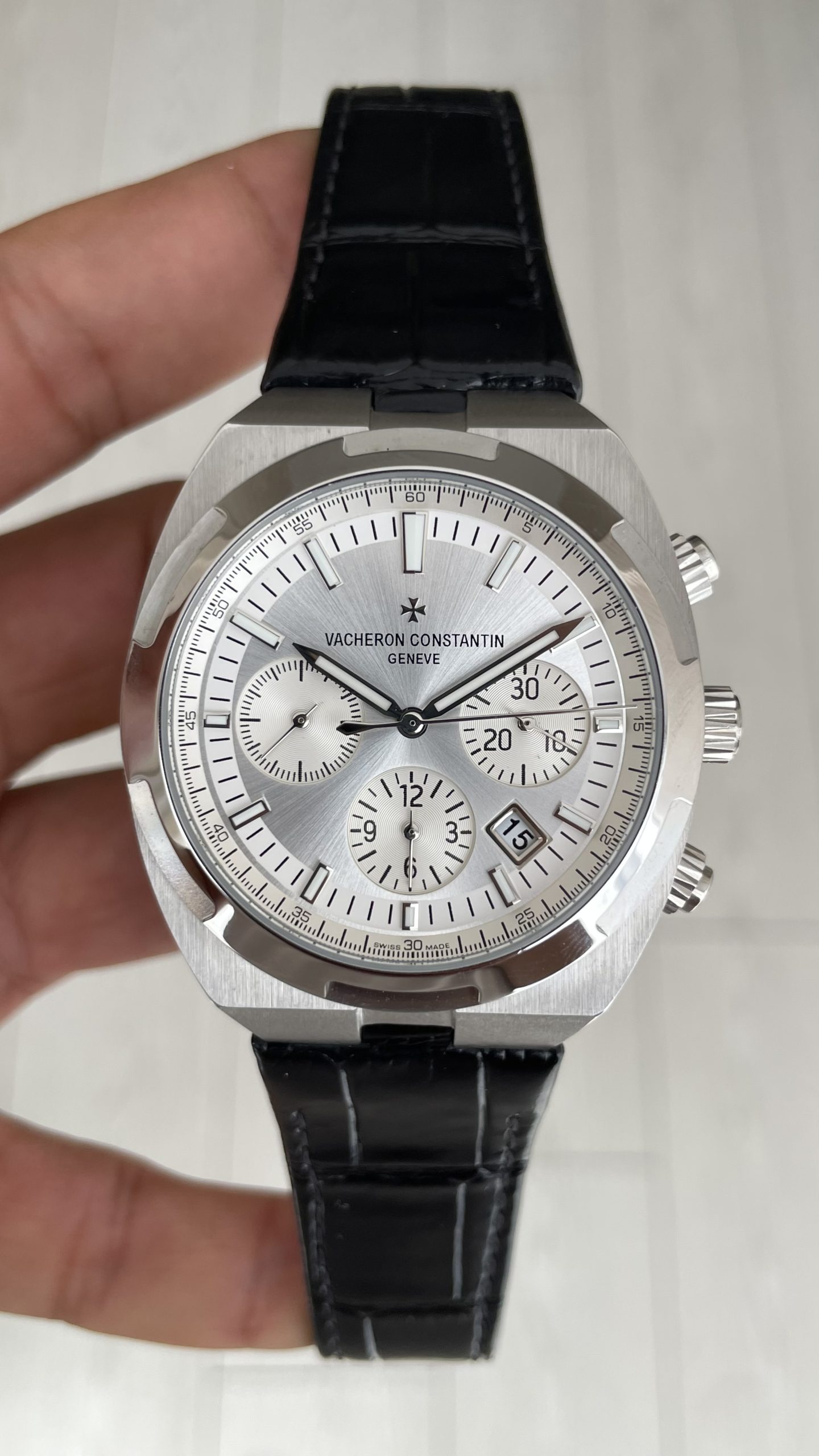 Vacheron Constantin Overseas Silver 44mm Beyaz Kadran Replika Saat Vacheron Constantin Overseas Silver 44mm Beyaz Kadran Replika Saat