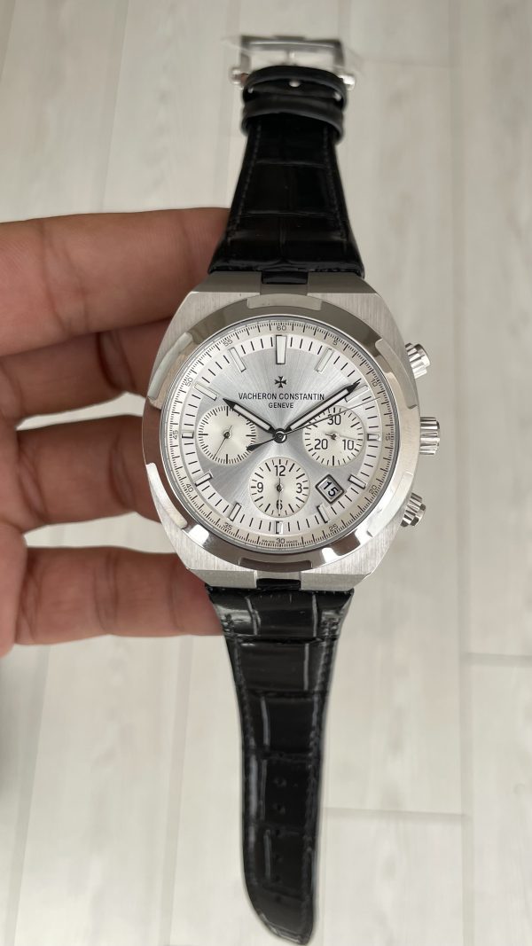 Vacheron Constantin Overseas Silver 44mm Beyaz Kadran Replika Saat Vacheron Constantin Overseas Silver 44mm Beyaz Kadran Replika Saat