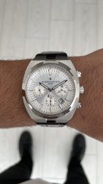 Vacheron Constantin Overseas Silver 44mm Beyaz Kadran Replika Saat