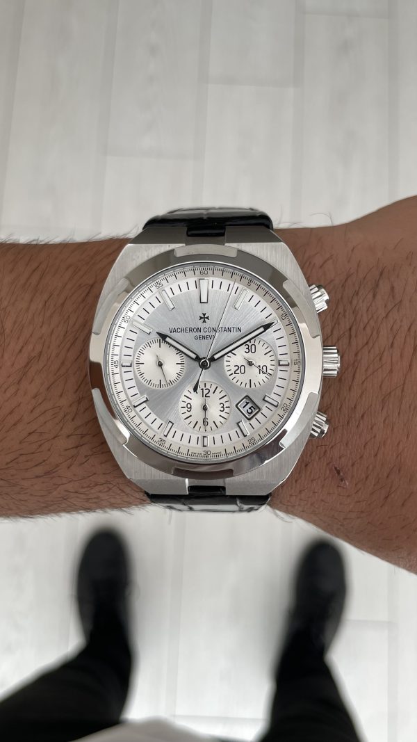 Vacheron Constantin Overseas Silver 44mm Beyaz Kadran Replika Saat Vacheron Constantin Overseas Silver 44mm Beyaz Kadran Replika Saat