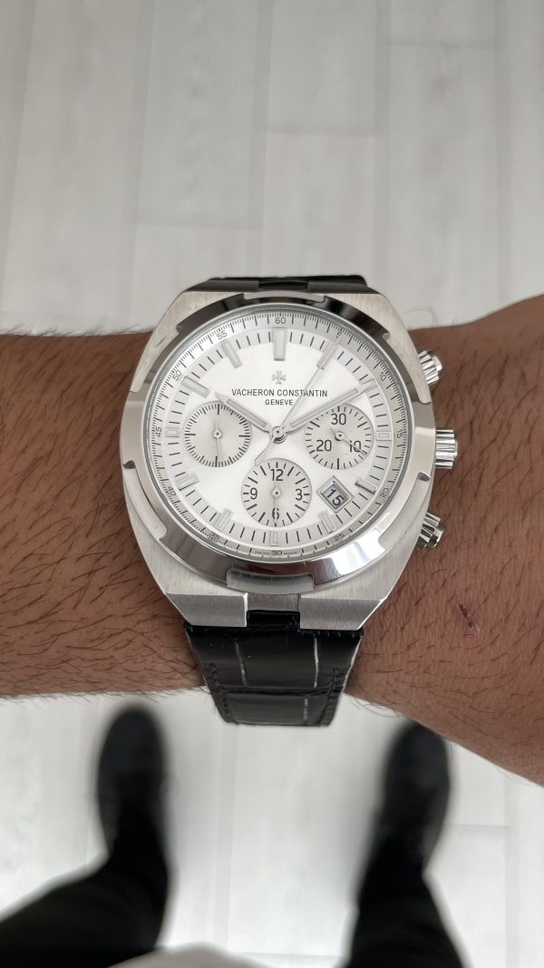 Vacheron Constantin Overseas Silver 44mm Beyaz Kadran Replika Saat Vacheron Constantin Overseas Silver 44mm Beyaz Kadran Replika Saat
