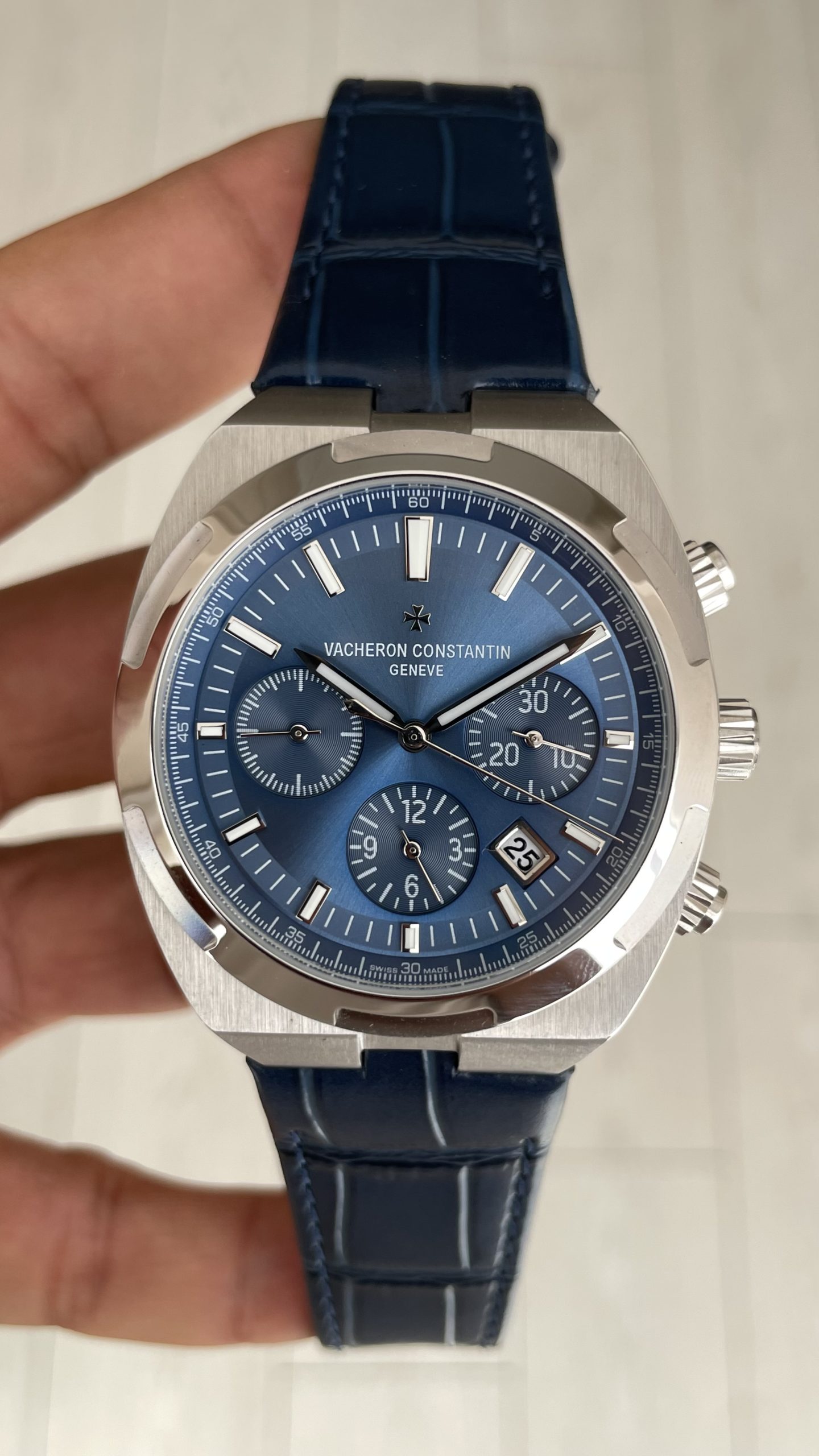 Vacheron Constantin Overseas Silver 44mm Mavi Kadran Replika Saat Vacheron Constantin Overseas Silver 44mm Mavi Kadran Replika Saat
